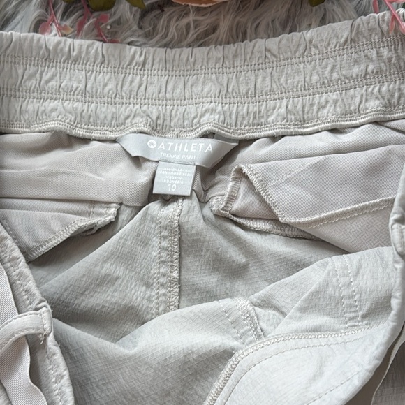 Athleta Trekkie Belted Khaki Utility Hiking Pants, 10 - Picture 9 of 12